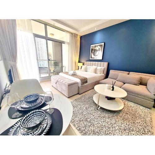 Studio with City Skyline and Marina View and Large Balcony- Fabulous Pool