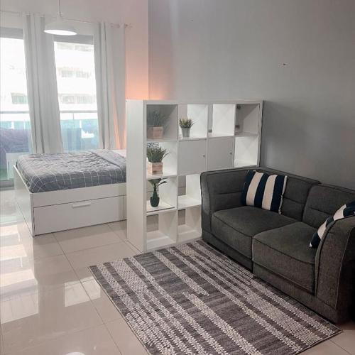 Studio with Sunset Views at Dubai Marina