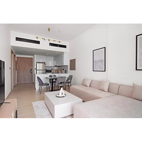 Stunning 1 br modern luxury residence at JVC