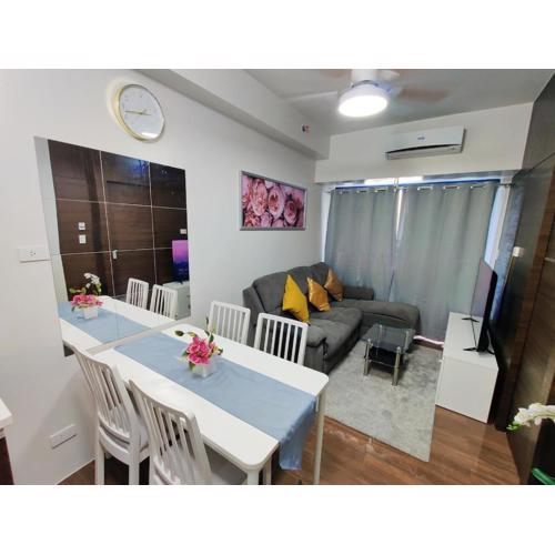 Stunning 2BR Condo in AIR Residences Makati High Floor and WFH with 300Mbps Wifi