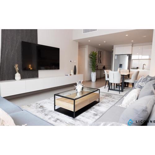 Stunning 2BR Downtown, Burj Khalifa View, Next to Dubai Mall - Downtown Views ll