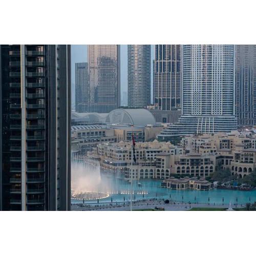 Stunning 3 Bedroom Apartment with Fountain Views by ZEN STAYS - Sleeps 9 - 2 Balconies