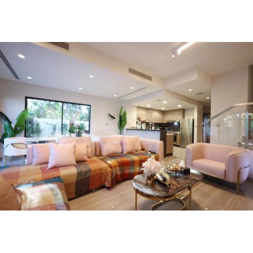 Stunning 4 Bed Villa, Private Pool, Damac Hills