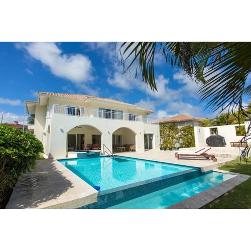 Stunning 4 BR Luxury Villa