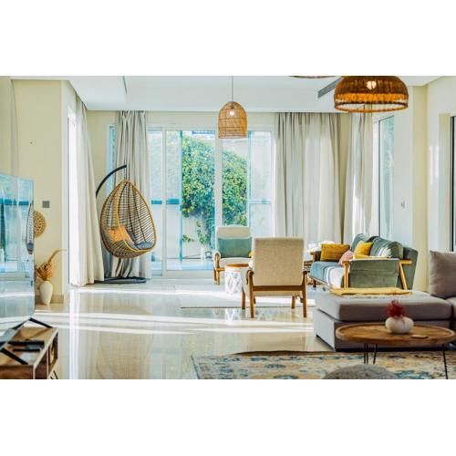 Stunning 4BR Jumeira Park Villa With Pool and Jacuzzi