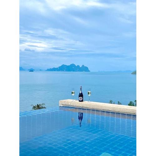 Stunning 5 bedrooms Villa with Panoramic Sea View