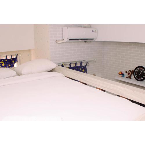 Stunning and Comfy Studio Apartment Transpark Juanda By Travelio