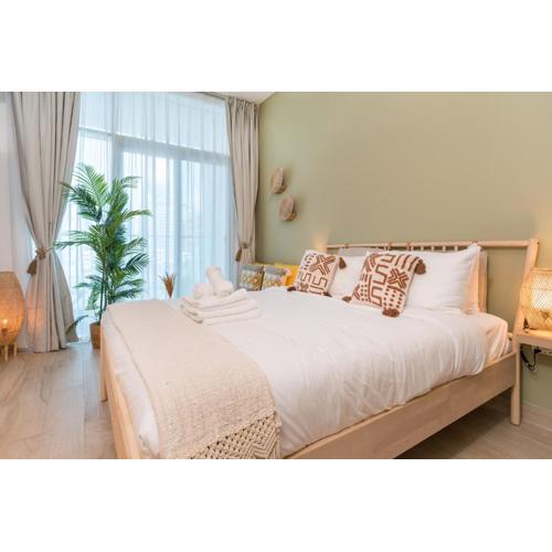 Stunning Apt Marina view with Balcony