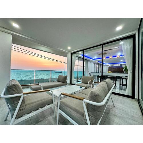 STUNNING BEACHFRONT VIEW LUXURIOUS Apartment 30
