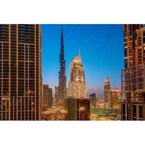 Stunning Burj Khalifa and Skyline View