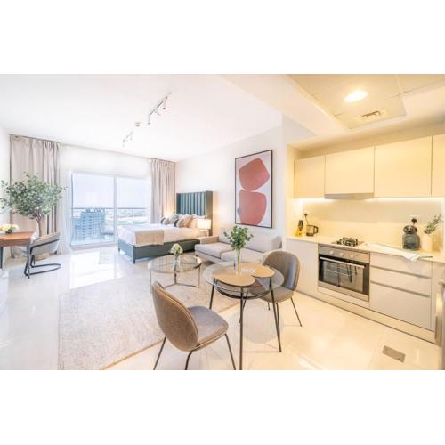 Stunning High Floor Studio Apartment in BusinessBay