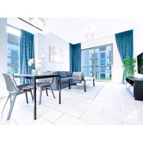 Stunning & New 1B Apt with Balcony & View Dubai