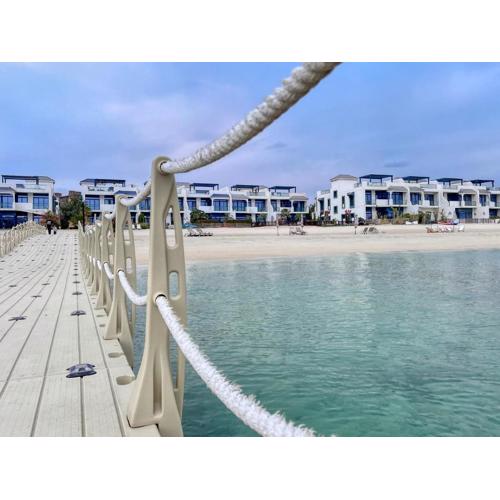 Stunning Palm Villa with Rooftop Garden, Resort Style Pool and Beach by Exclusive Holiday Homes