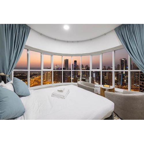 Stunning Panoramic Sea & Marina City Skyline View