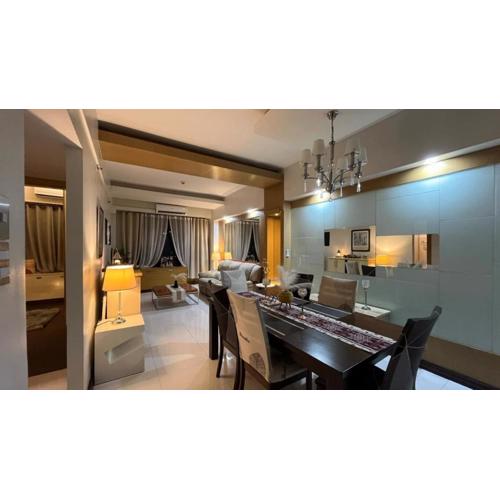 Stunning Suite 10 Steps from Eastwood Mall