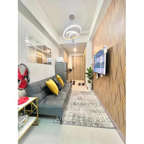 Stunning Suite with Balcony - near MOA