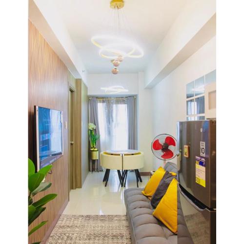 Stunning Suite with Balcony near MOA