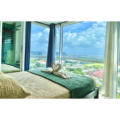 Stunning view staycation near MOA PICC WORLD TRADE CENTER AIRPORT LUNETA PARK MANILA OCEAN PARK QURINO GRANDSTAND