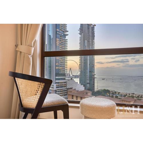 Stunning views of Dubai Sea, Dubai Eye & JBRWalk