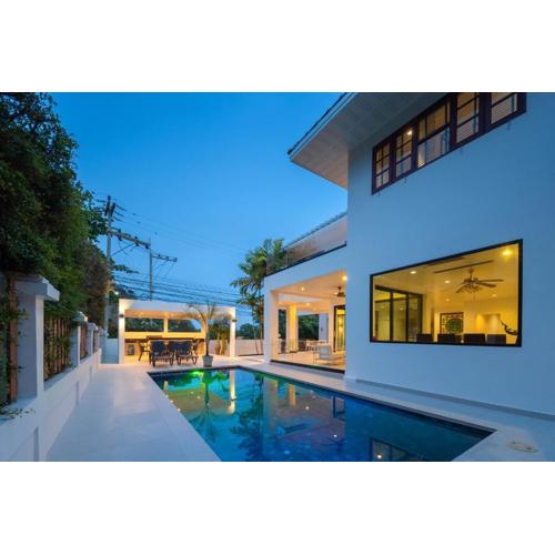 Stunning villa with pool and tropical garden