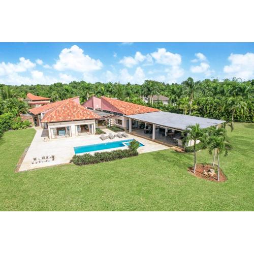 Stunning Villa with Private Pool and Jacuzzi in Casa de Campo