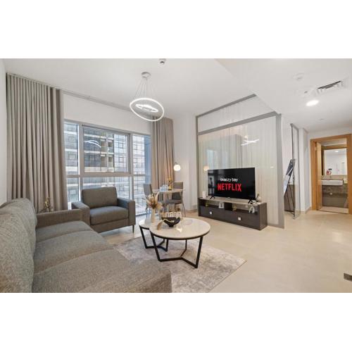 Stylish 1 BR B - Great Pool View