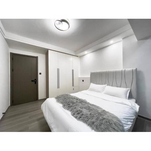 Stylish 1BR Apt with a view