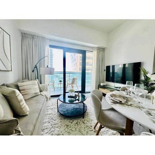Stylish 1br Merano Tower Pool Parking