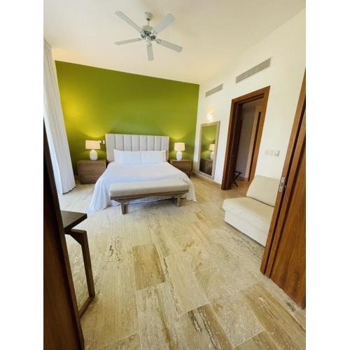 Stylish 1BR, Pools & Walk to Beach - Sublime