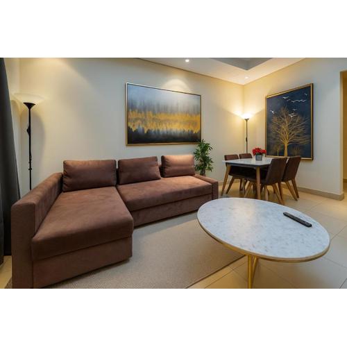 Stylish 1BR Retreat Pool, Gym, Parking