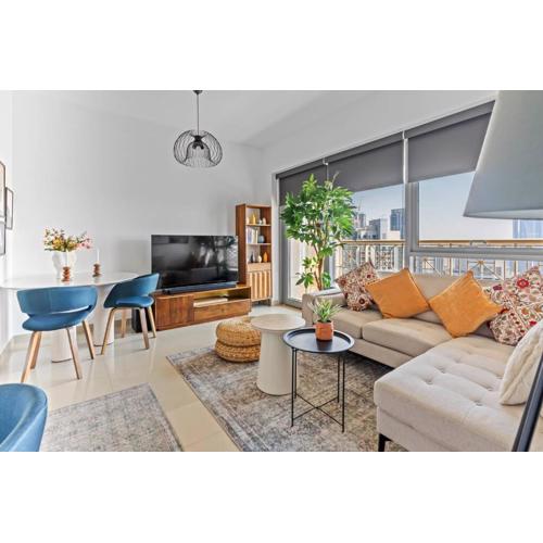 Stylish 1BR with Iconic Burj and Fountain Views, Free Luxury Airport Pick Up Service