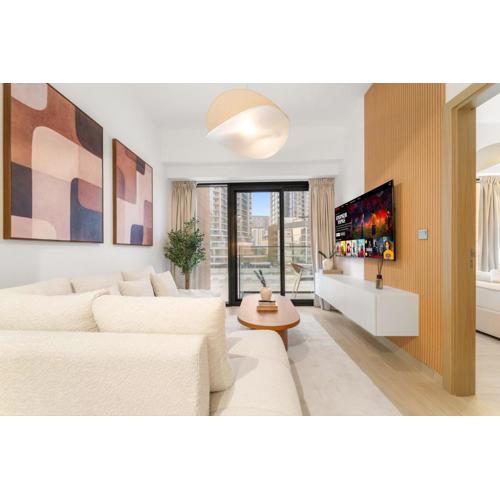 Stylish 1BR with Netflix Pool & Gym Access