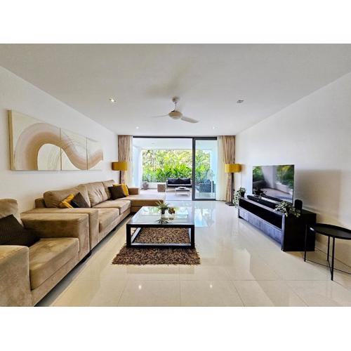 Stylish 2-Bedroom Apartment with Pool Access