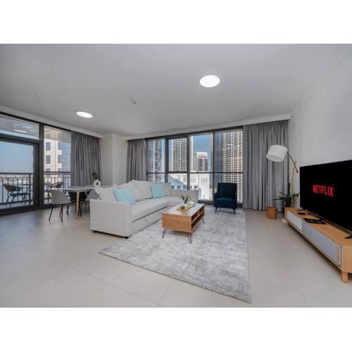 Stylish 2 Bedroom Suite with Stunning Creek and Skyline Views