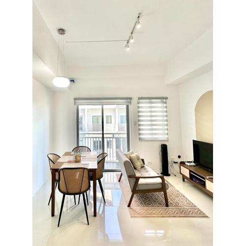 Stylish 2 Bedroom with Breezy balcony