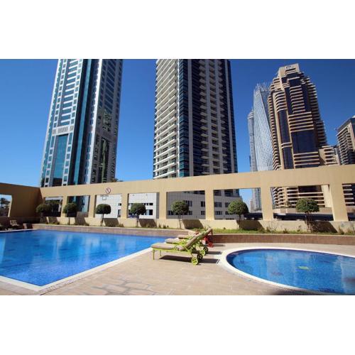 Stylish 2BR Apartment, Walk to Dubai Marina Beach