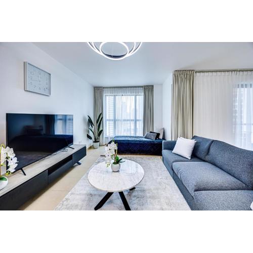 Stylish 2BR Apt just minutes from Beach