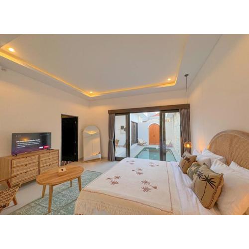 Stylish 2BR Villa with Private Pool & Fast WiFi in Canggu Center - Villa Kuku Canggu