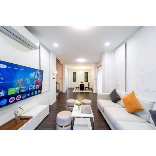 Stylish 3 Bedroom Villa with Garden, Chalong - by PoshSaga