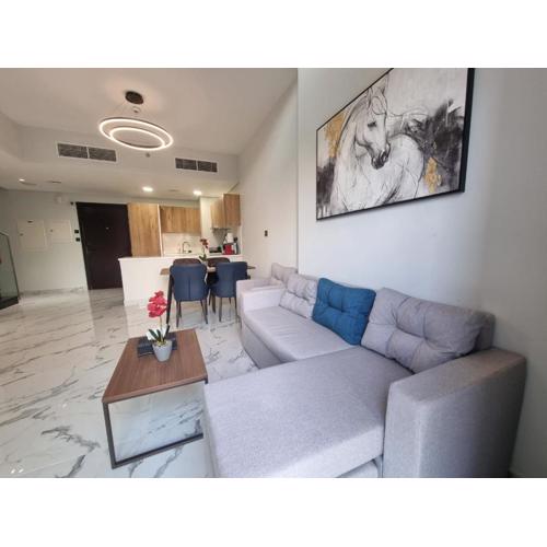 Stylish 3BR Duplex Near Cleveland & Galleria Mall