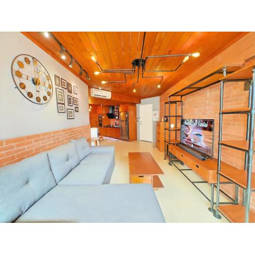 Stylish 3BR Rasuna Apt with Pool, Gym,Wi-Fi, Netflix