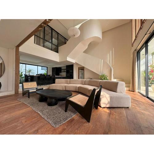 Stylish 4 bedroom Villa in Prime Location