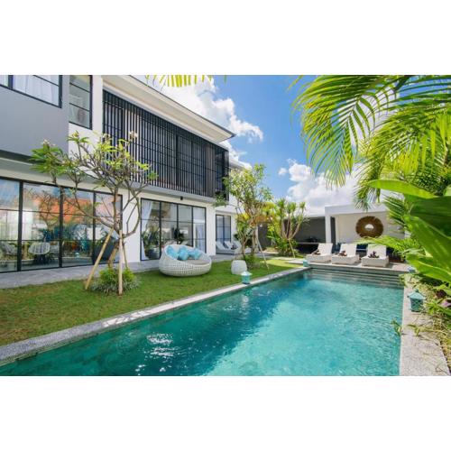 Stylish 4Bed Luxury Villa with Private Pool Access