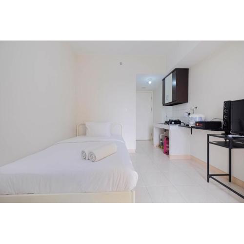 Stylish and Posh Studio Springlake Summarecon Bekasi Apartment By Travelio
