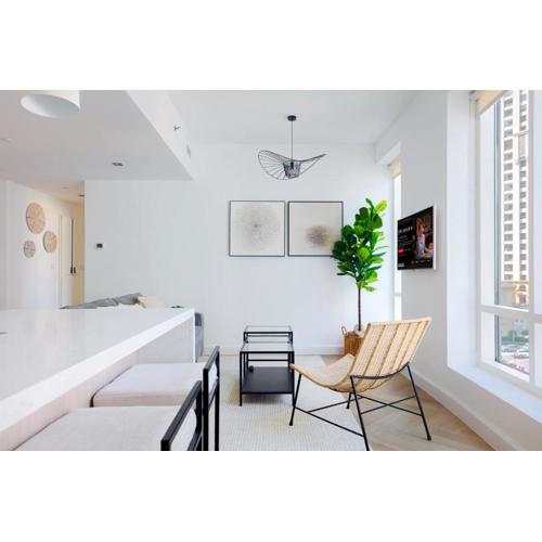 Stylish Apartment with Direct access Marina Walk & Beach Sleeps4