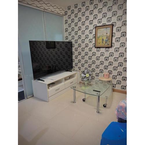 Stylish Bangkok Condo Furnished, Pool View Prime Location