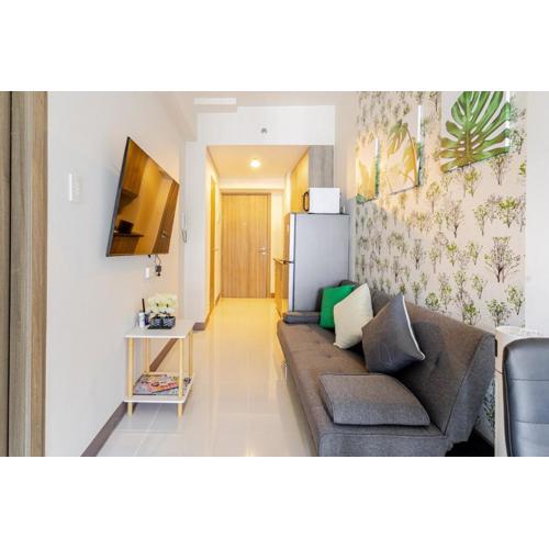 Stylish Condo near MOA Airport Pool Netflix With Balcony