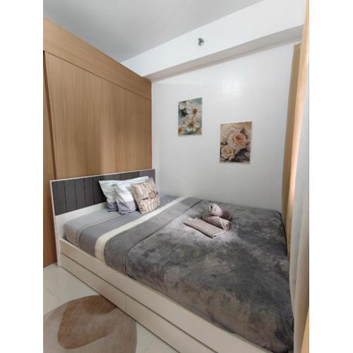 Stylish Condo with City View and Netflix - Pool Access