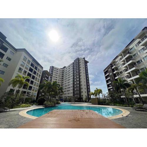 Stylish Iloilo condo w/ Netflix and pool access