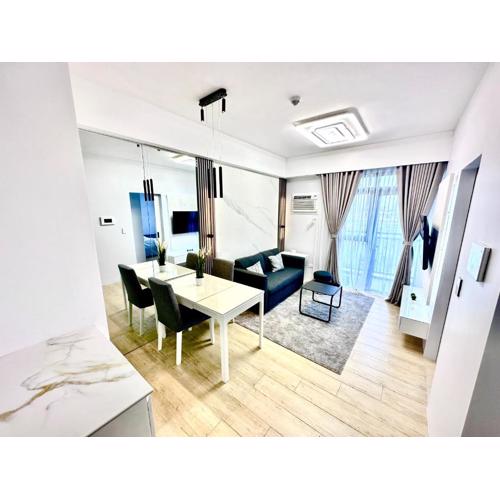 Stylish Luxe Apt in Gentry Manor